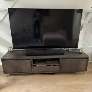 Eiken audio- tv meubel met 1 softclose lade en 2 deuren