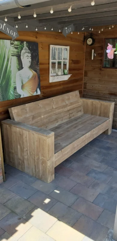 Loungebank van steigerhout met smalle armleuningen