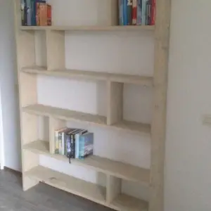 Steigerhouten kast