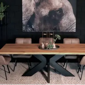 Eettafel eikenhout met natuurlijk gevormde boomkant