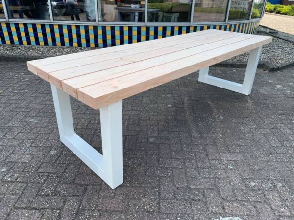 Tuintafel van Douglas hout, met stalen U-poten - Afbeelding 4