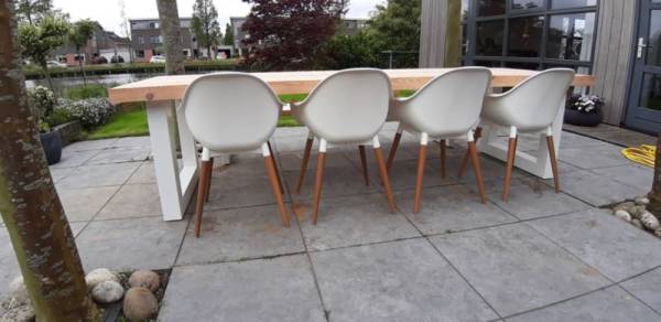 Douglas tuintafel met witte U-poten - Afbeelding 3