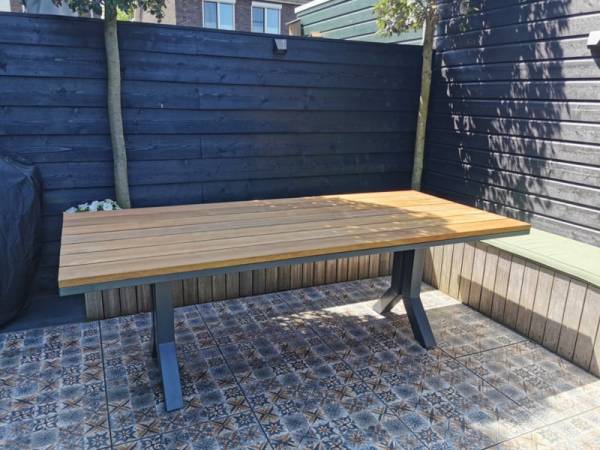 Tuintafel Tali hardhout op stalen frame + stalen Y poten - Afbeelding 3