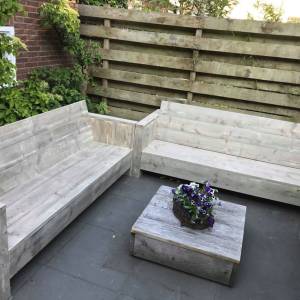 Tuinbank van Steigerhout met smalle armleuningen