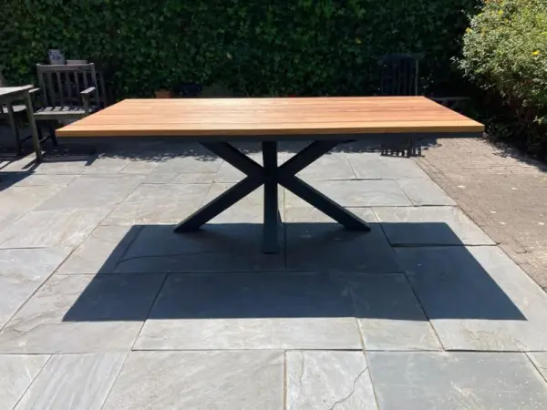 Tuintafel Tali hardhout op stalen frame + stalen matrixpoot - Afbeelding 4