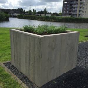 Bloembak Kubus, Steigerhout