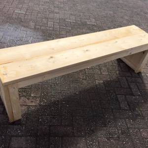 Steigerhouten bankje
