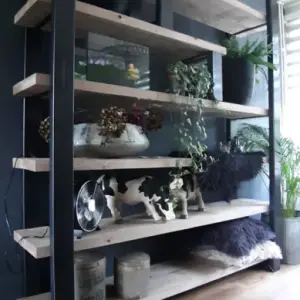 Industriële kast met stalen frame