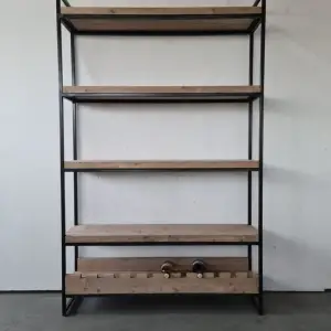 Industriële kast met wijnrek