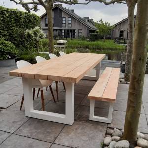 Douglas tuintafel met witte U-poten
