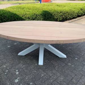 Ovale tuintafel van douglashout