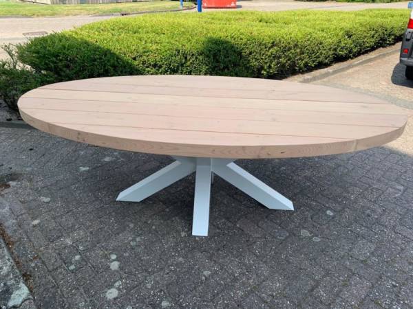 Ovale tuintafel van douglashout