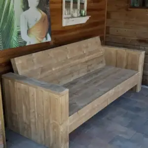 Loungebank van steigerhout met smalle armleuningen