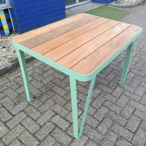 Tuintafel Tali hardhout stalen strip frame met afgeronde hoeken