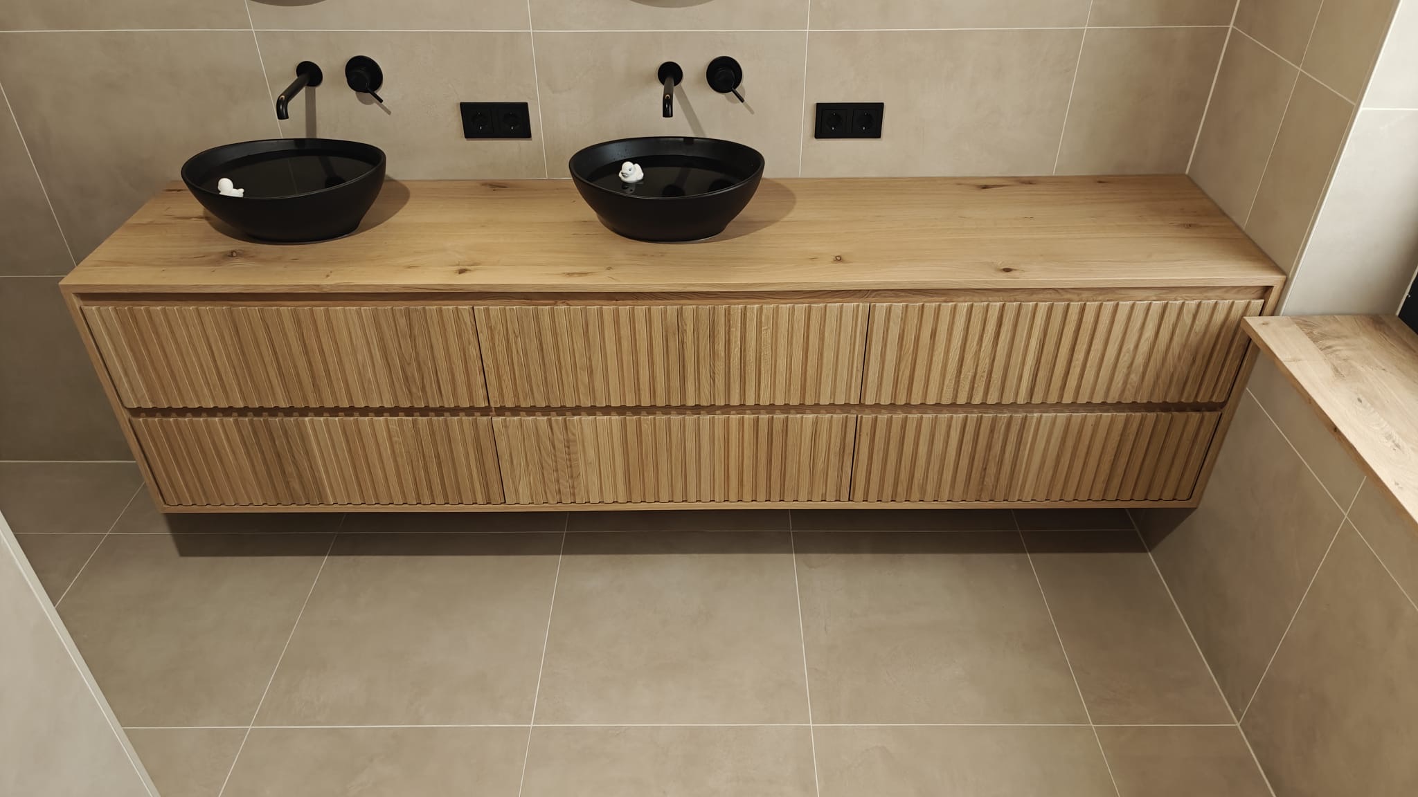 Eiken badkamermeubel met 6 ribbelfront lades - Afbeelding 8