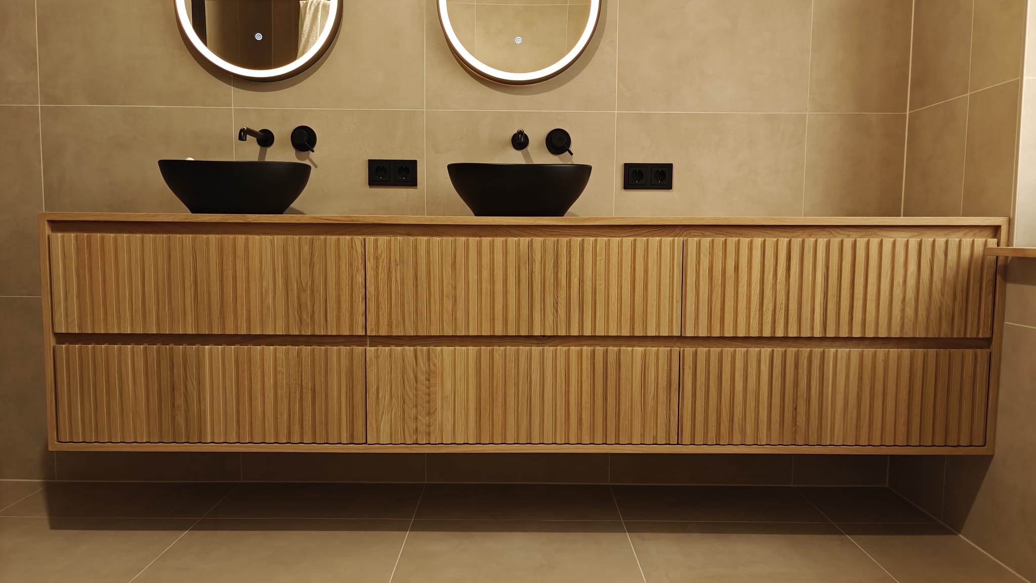 Eiken badkamermeubel met 6 ribbelfront lades - Afbeelding 3