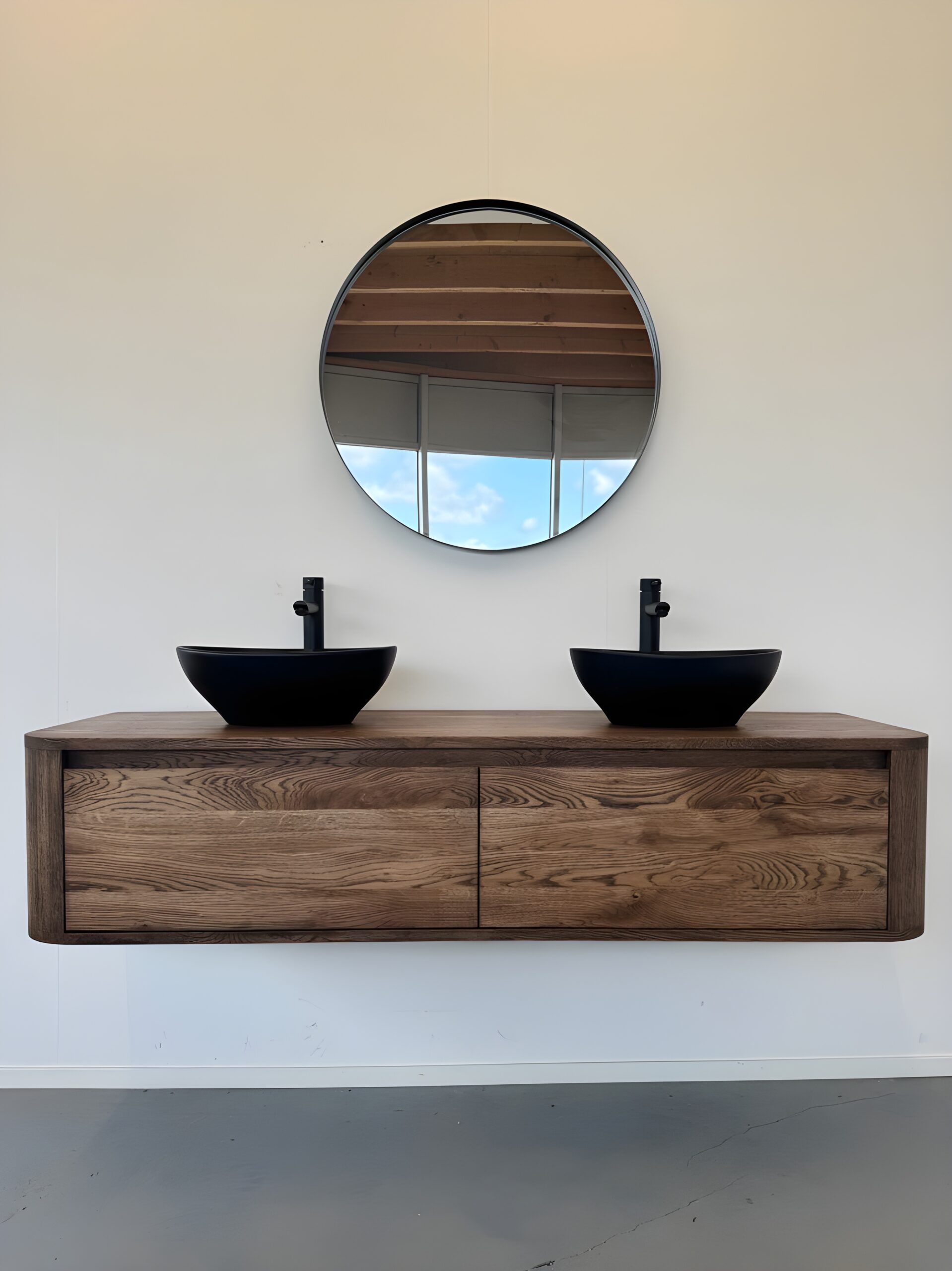 Wastafelmeubel van Eikenhout met ronde hoeken 2 lades