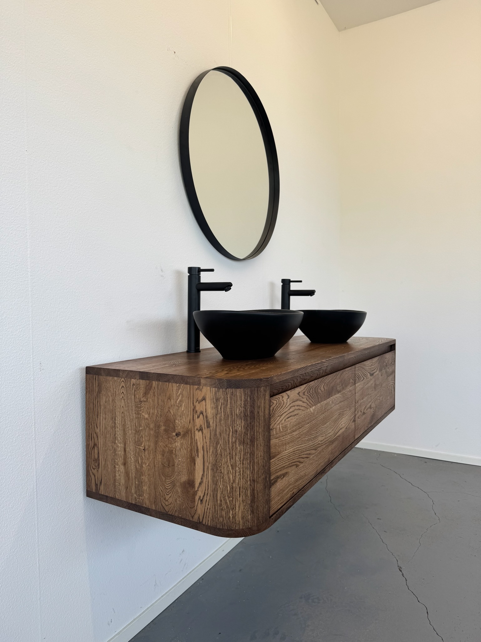 Wastafelmeubel van Eikenhout met ronde hoeken 2 lades - Afbeelding 3
