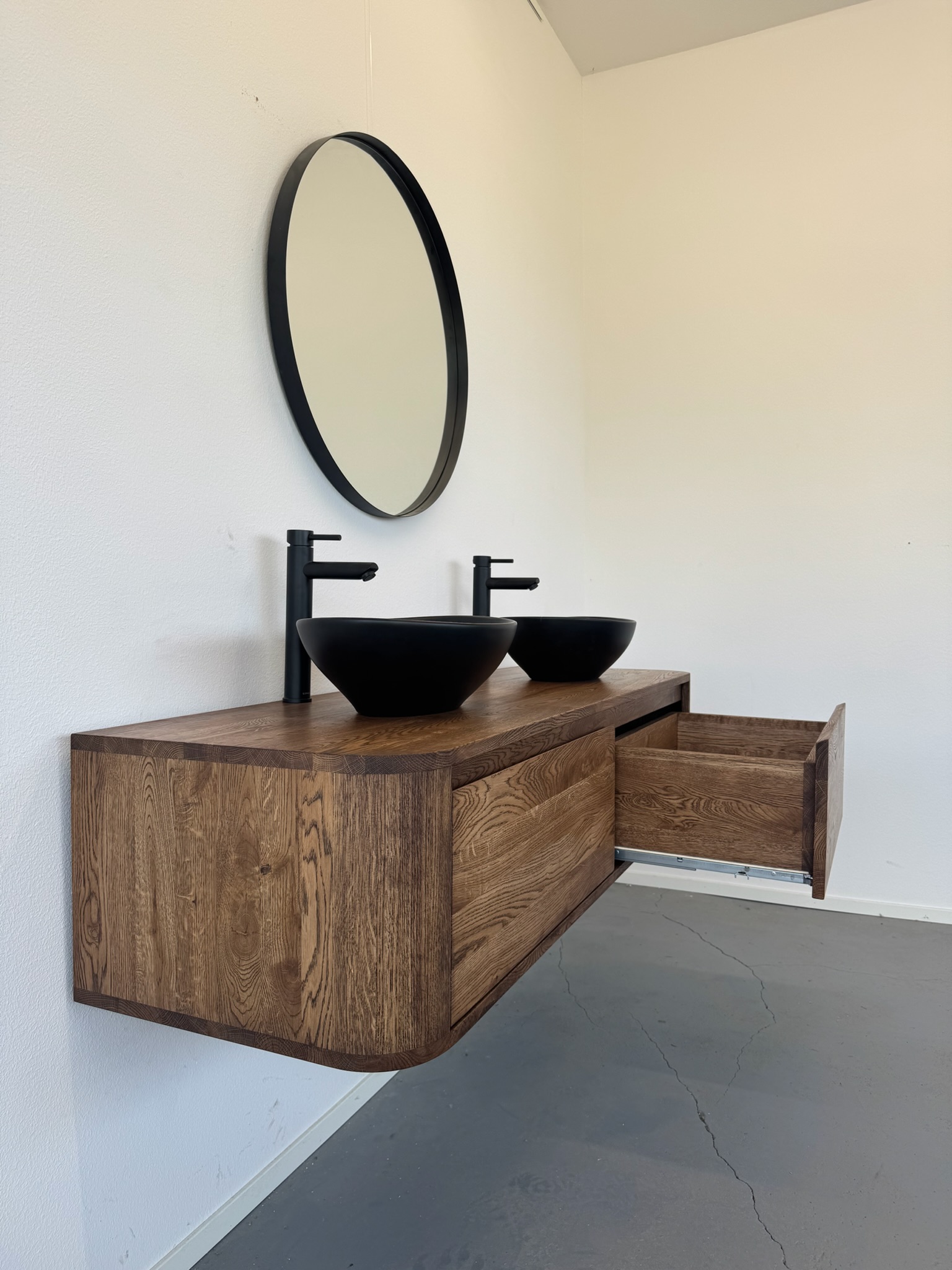 Wastafelmeubel van Eikenhout met ronde hoeken 2 lades - Afbeelding 4