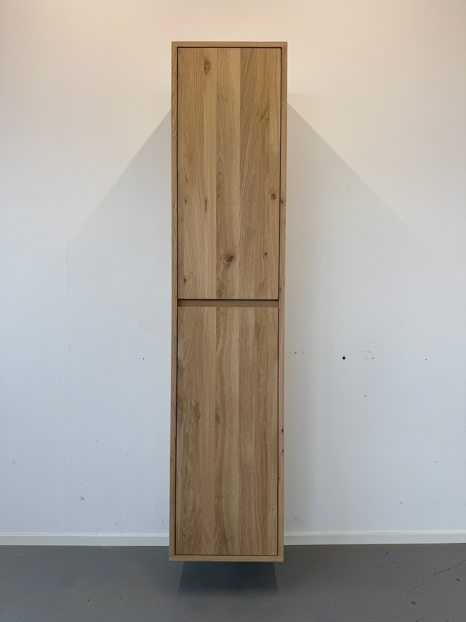 Badkamerkast van massief eikenhout met 2 deuren | Amsterdam - Afbeelding 2