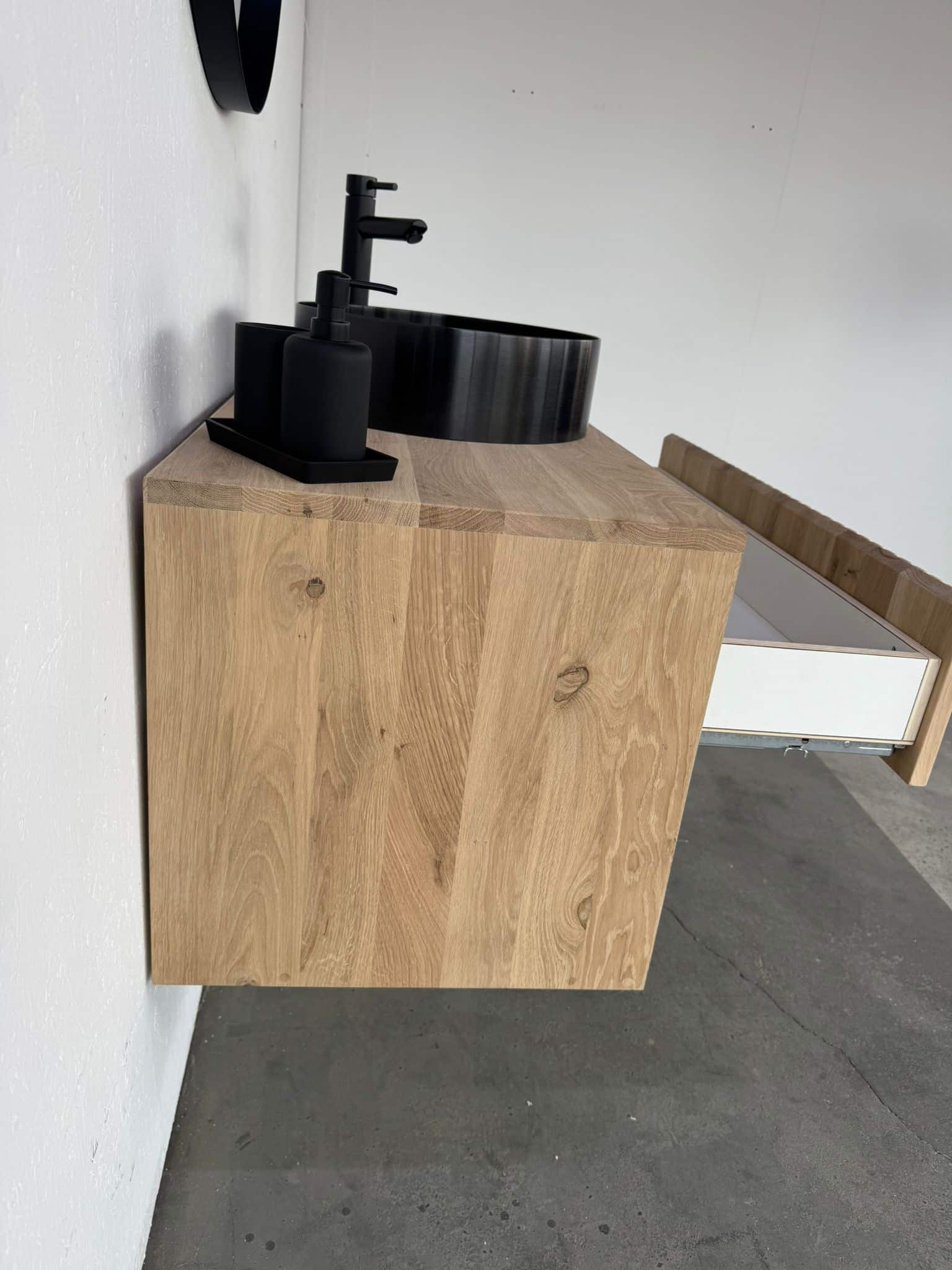 Eiken badmeubel met ribbbelfront 2 lades | Amsterdam - Afbeelding 4